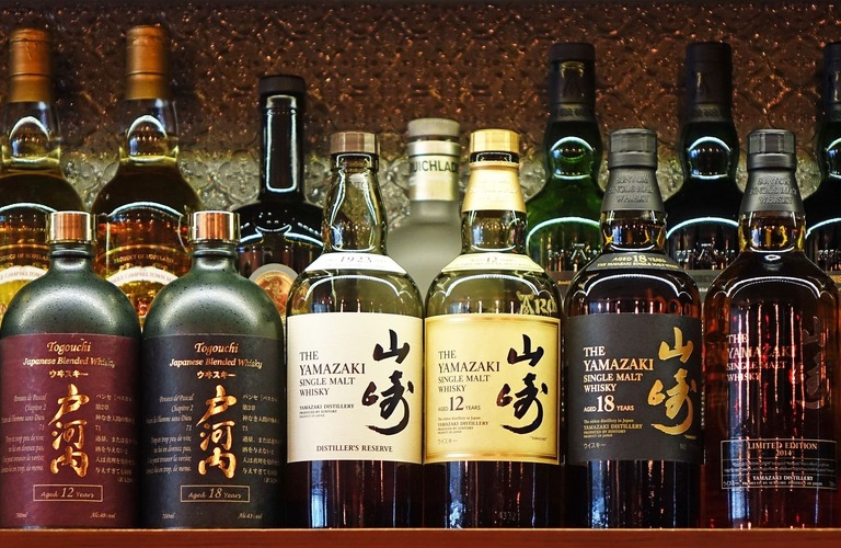 初めての方も楽しめるサービスを上野にて | 湯島でバーならこだわりの美味しいお酒をご提供するLIVER